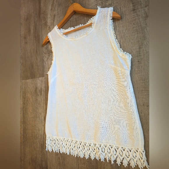 Valentina Naldi Tops - Valentina Naldi Linen Lace Trim Sleeveless Blouse